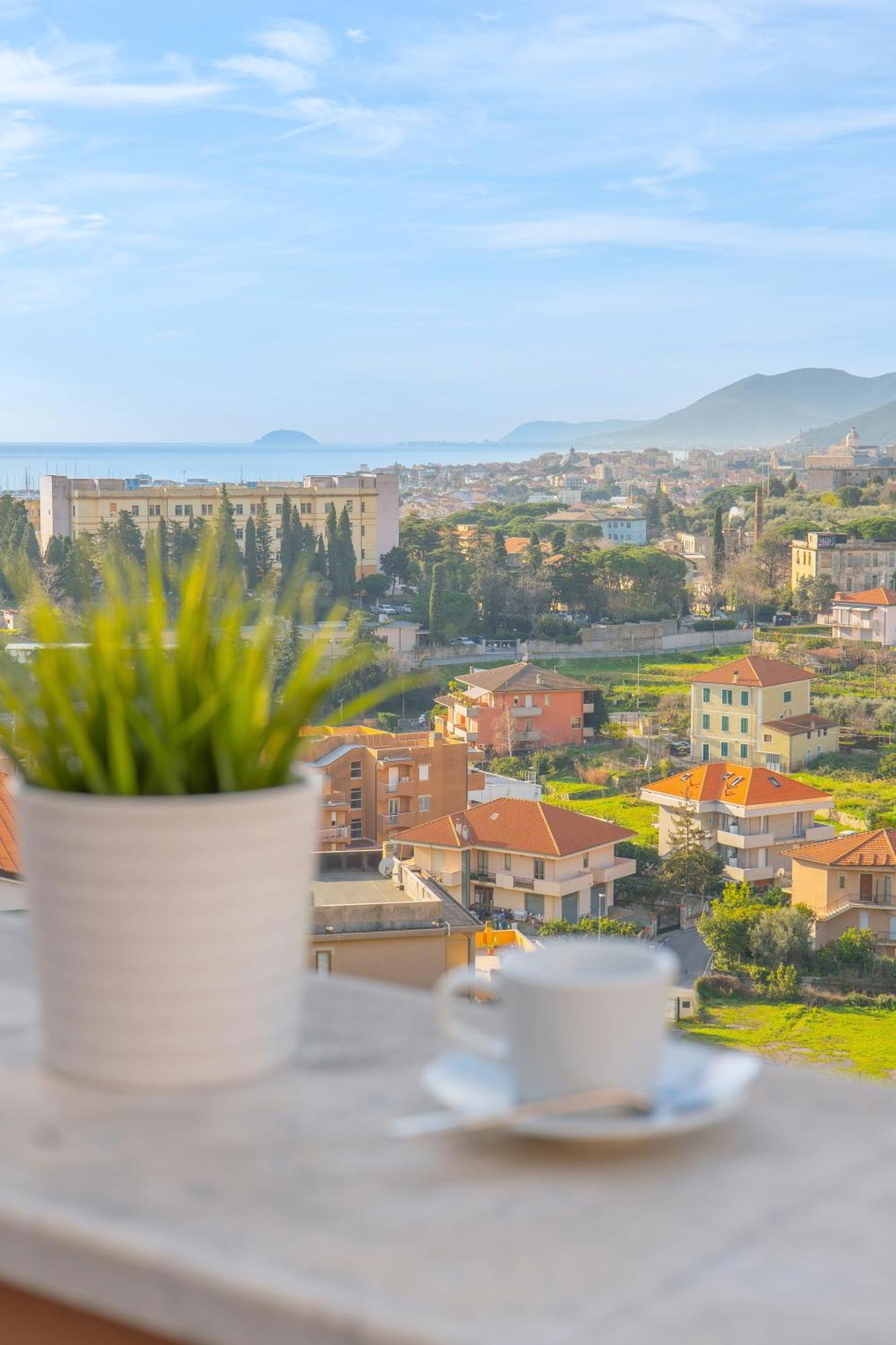 Appartamento Pesco "A Casa Felice" Pietra Ligure Exterior photo